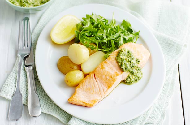 Salmon fillets with minty pesto