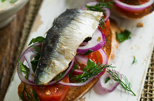 Sardines and salad on toast