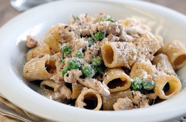Pasta with pork and peas