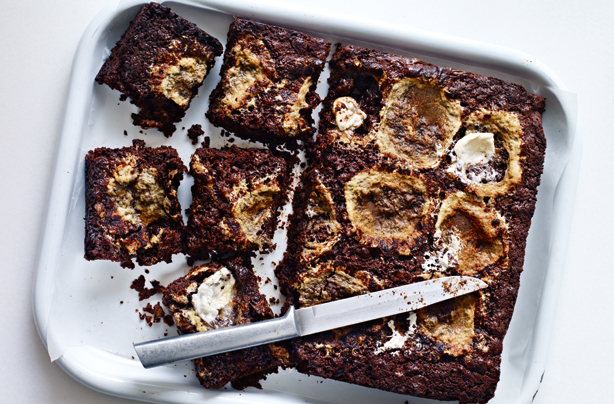 Sticky marshmallow and chocolate tray bake