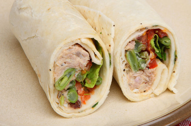 Tuna and lemon mayonnaise wraps