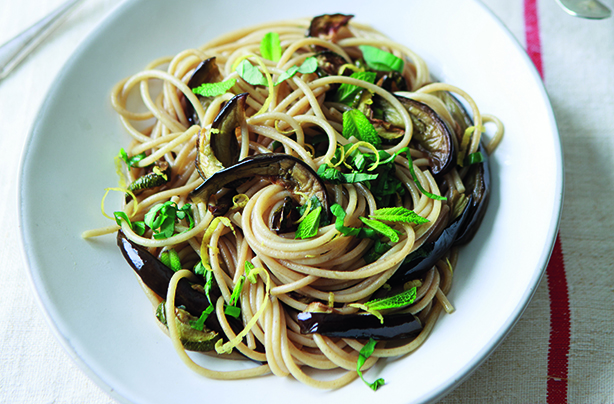 Wholewheat spaghetti with roasted veg