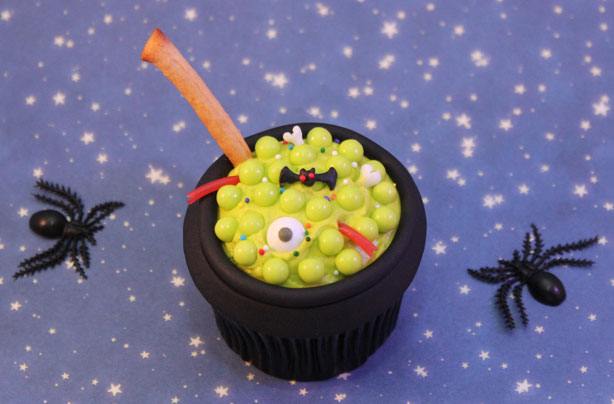 Easy Halloween cupcakes: Cauldron cupcakes