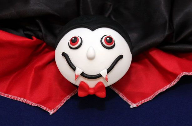 Easy Halloween cupcakes: Vampire cupcakes