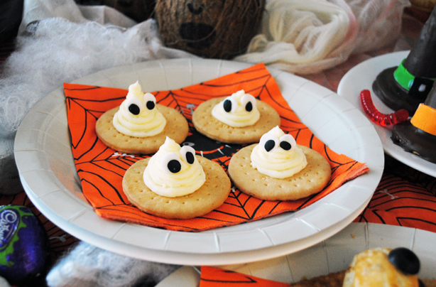 Halloween-recipes-ghost-biscuits