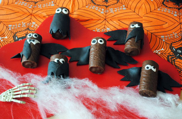 Halloween-recipes-mini-roll-bats