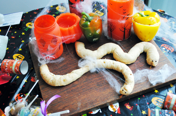 Halloween-recipes-snake-rolls