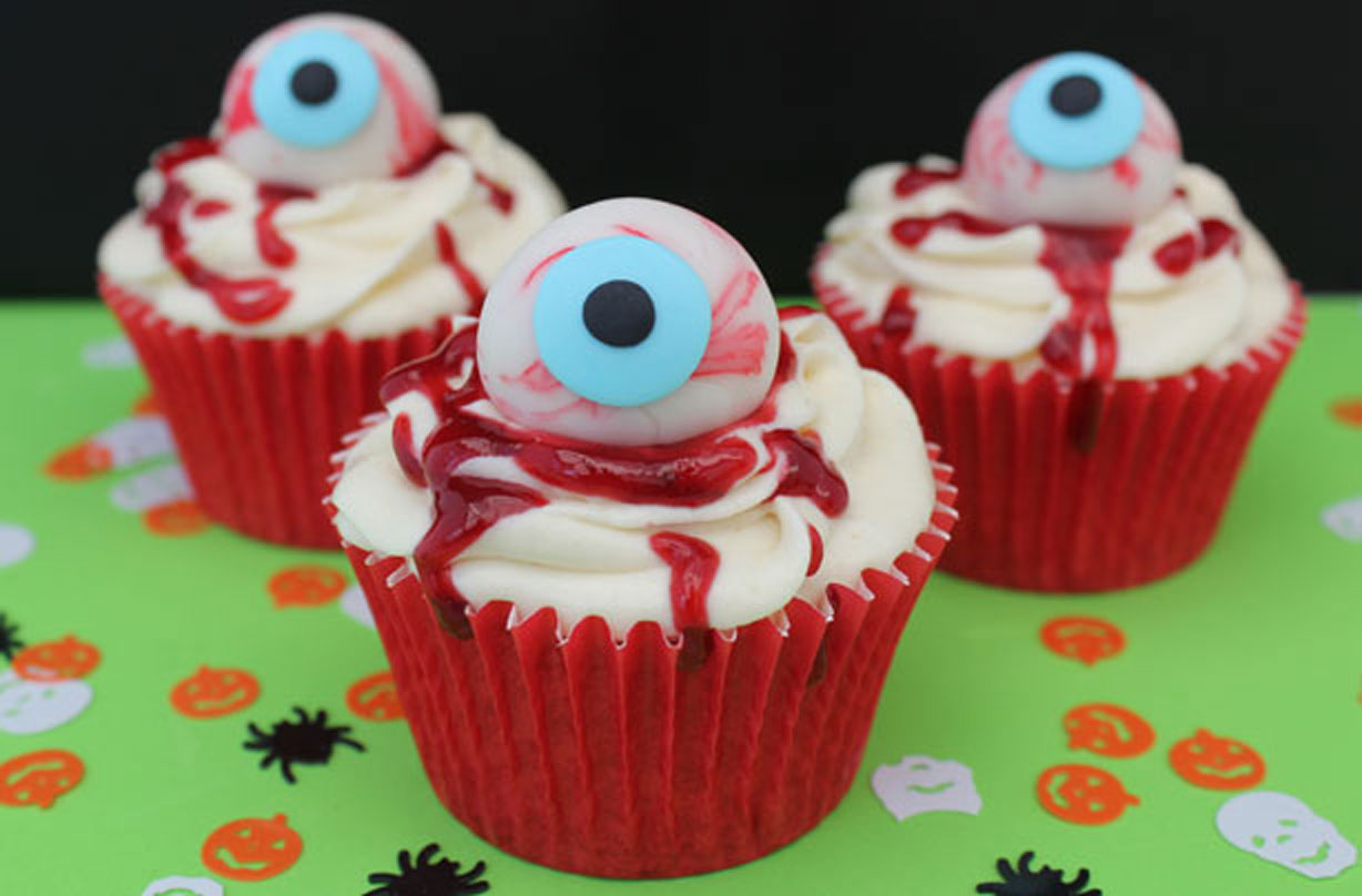 How to make Halloween eyeball cake decorations