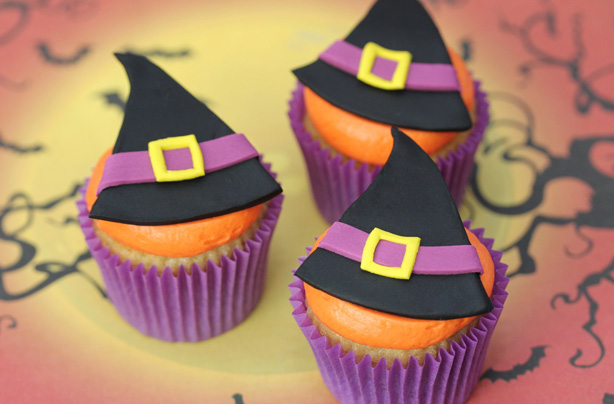 Easy Halloween cupcakes: Witch hat cupcakes