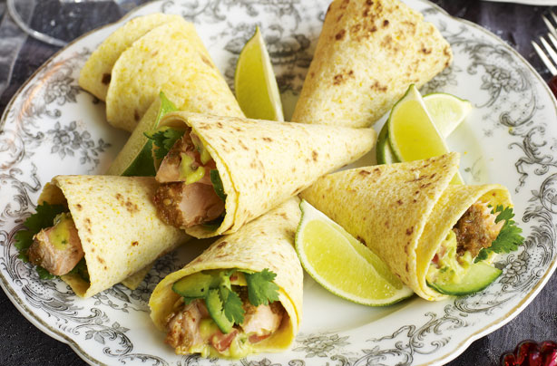 Spicy salmon and guacamole cones