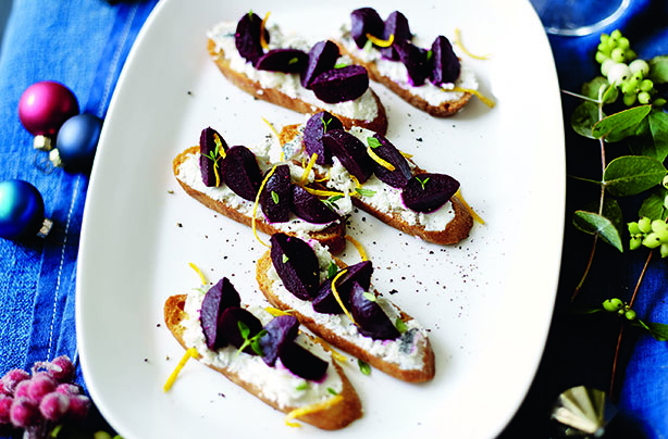 Beetroot and goats' cheese crostini