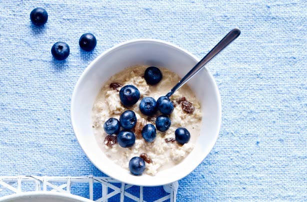 Blueberry Bircher porridge