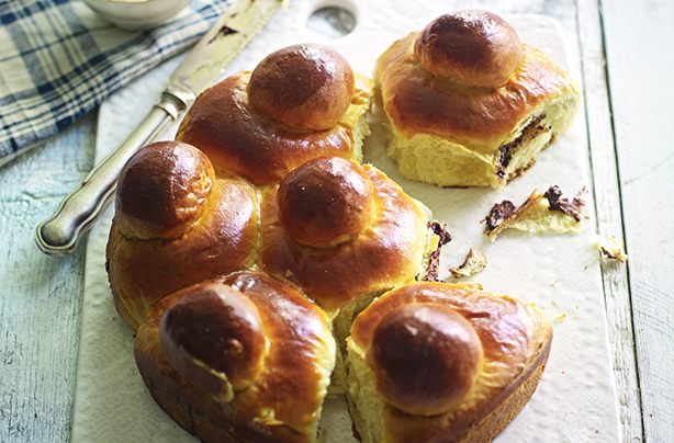 Tear and share brioche with salted caramel