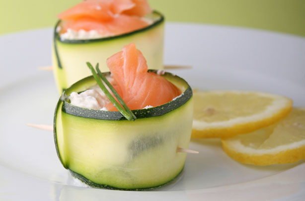 Courgette curls with salmon and cream cheese