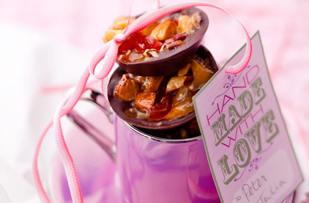 Nothing shows you care quite like a hand-baked gift. Spoil your family and friends with this tasty gift of crunchy florentines.