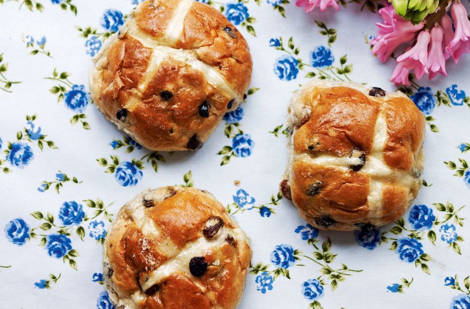 How to make hot cross buns§