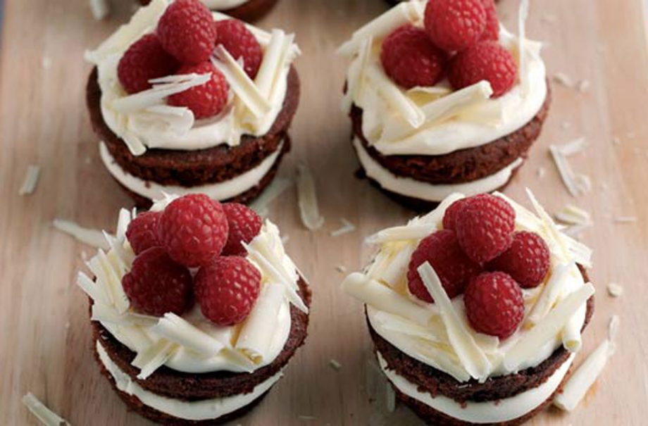 Mini chocolate nests