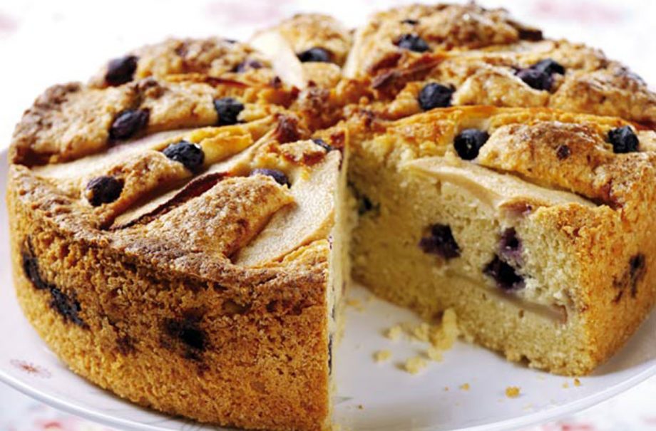 Pear and blueberry cake