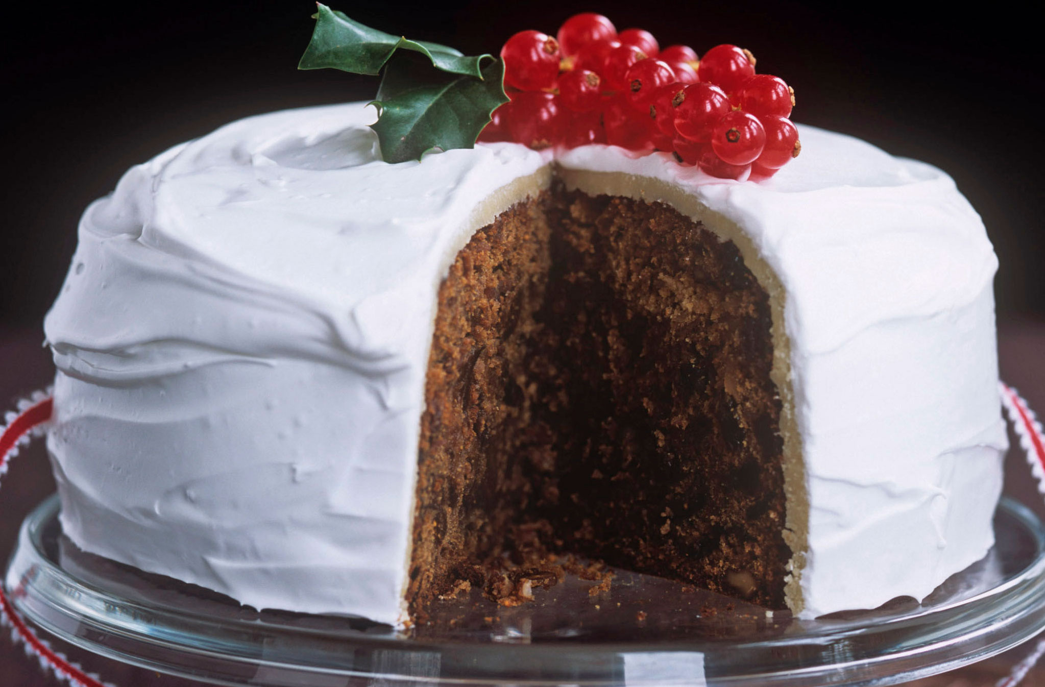 Walnut cake with American frosting