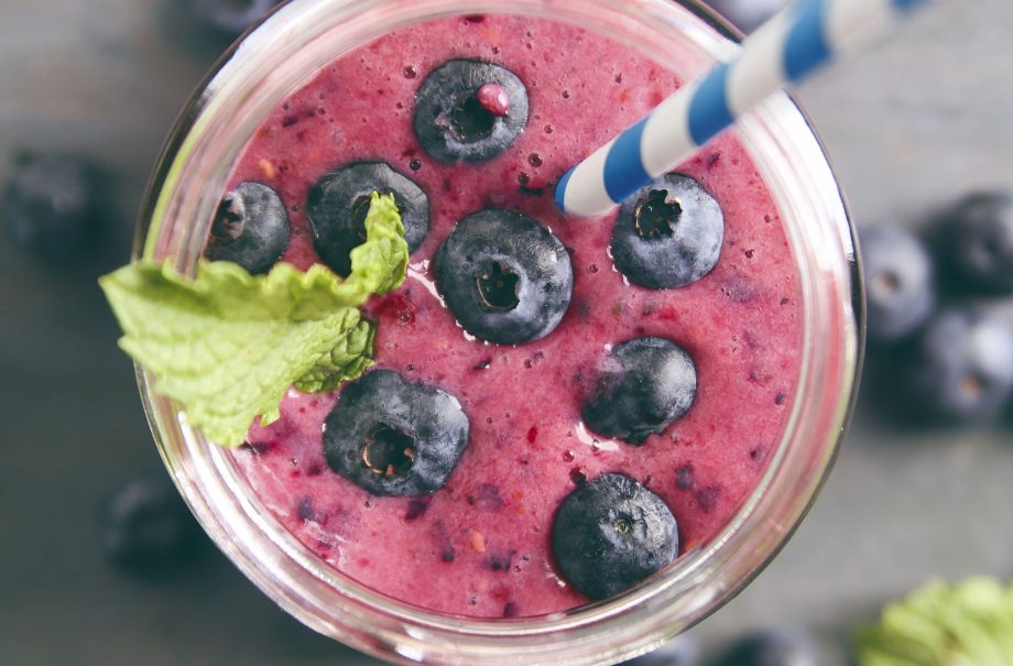 Blueberry and kiwi smoothie