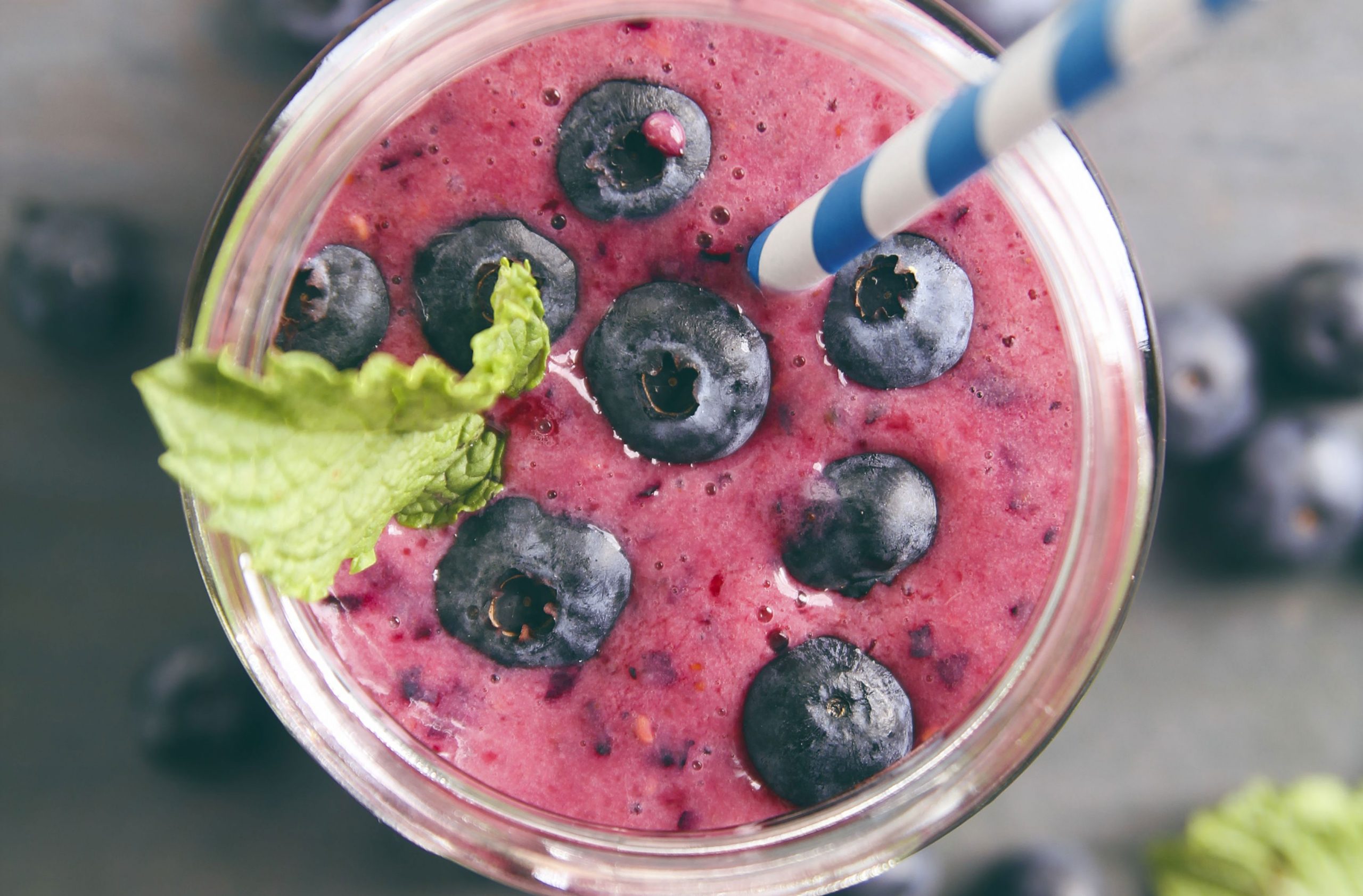Blueberry and kiwi smoothie