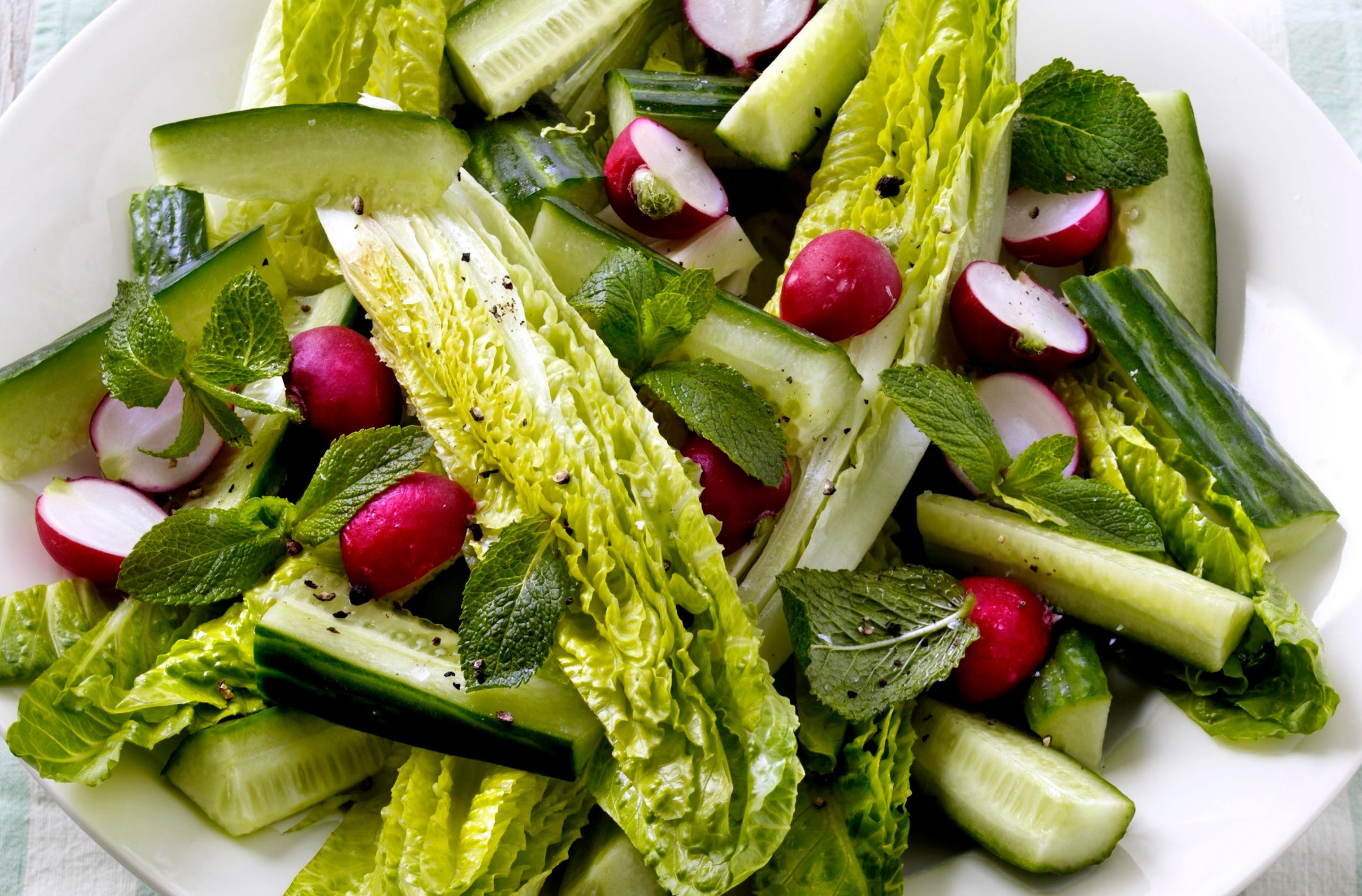 Chunky English garden salad