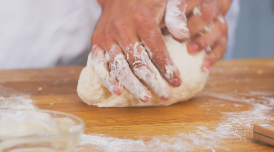How to make sourdough pizza