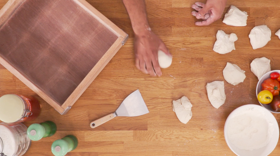 How to make sourdough pizza