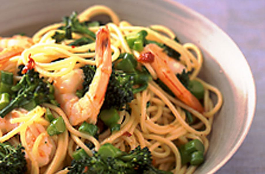 Chilli prawn and broccoli spaghetti