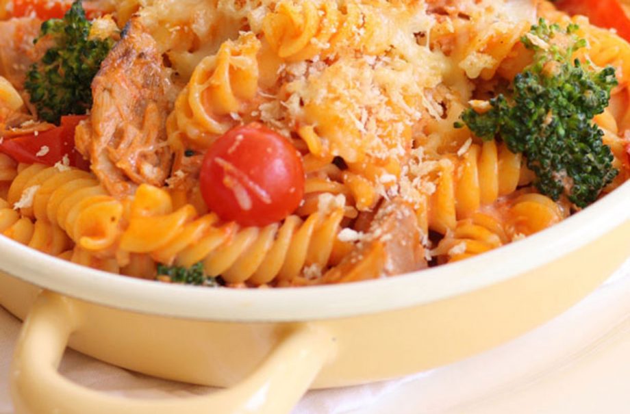 Tuna and broccoli pasta bake