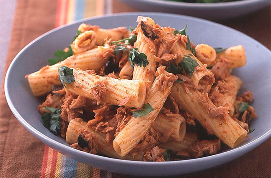 Tuna and red pesto pasta