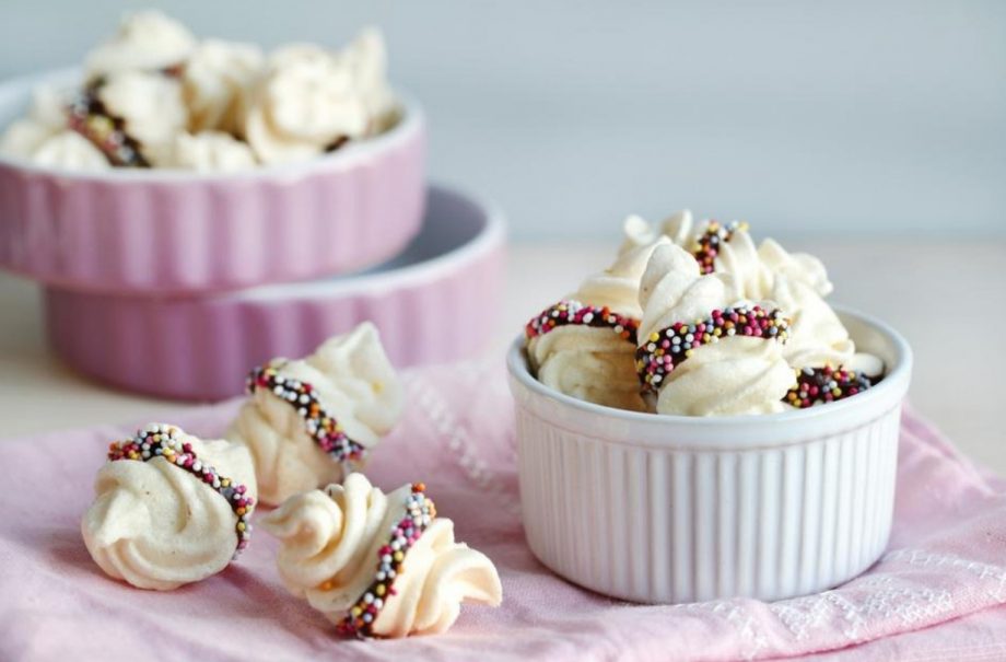 food gifts_mini meringues