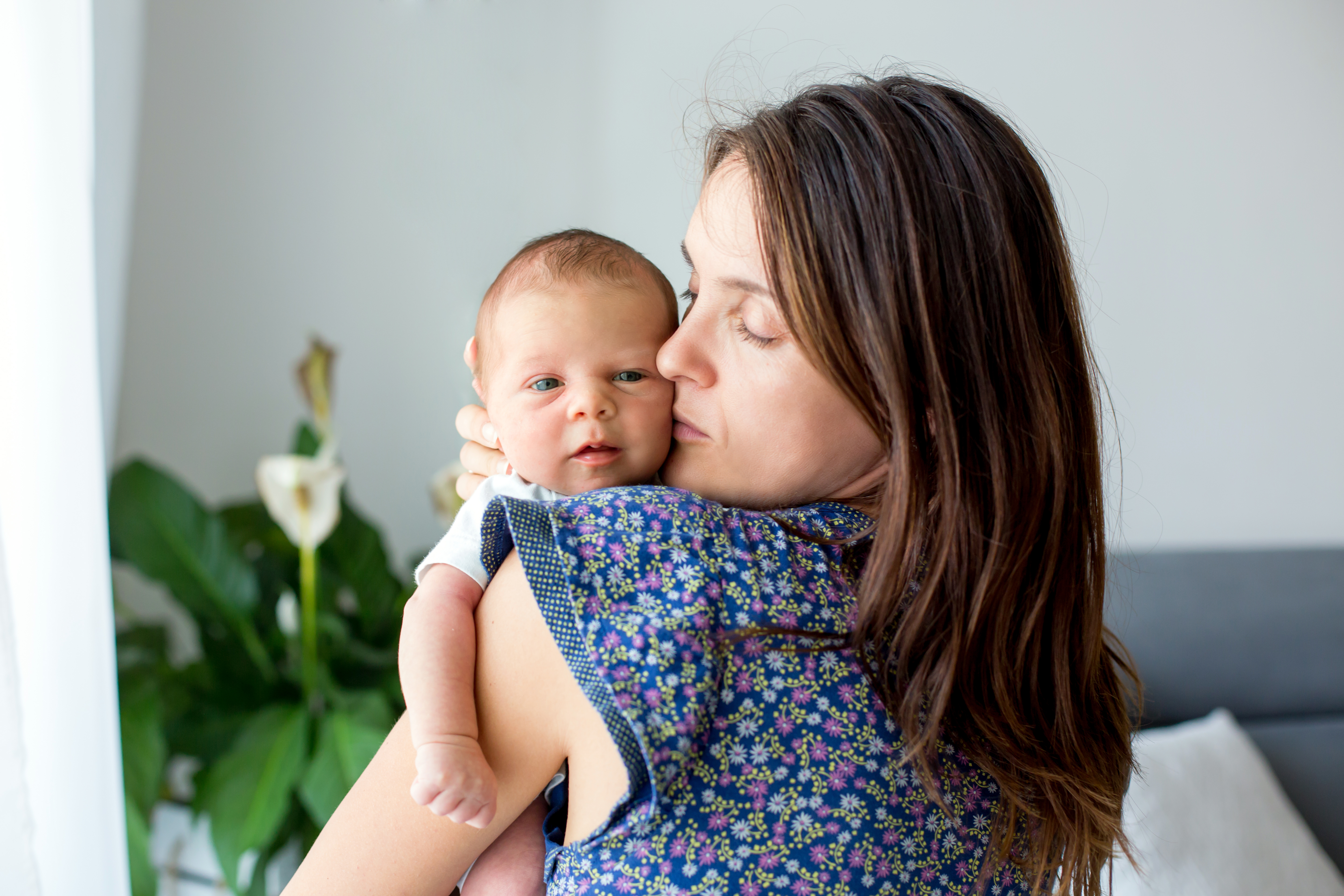The Essential Breastfeeding Log A Feedings Tracker and Baby-Care Organizer for Nursing Moms