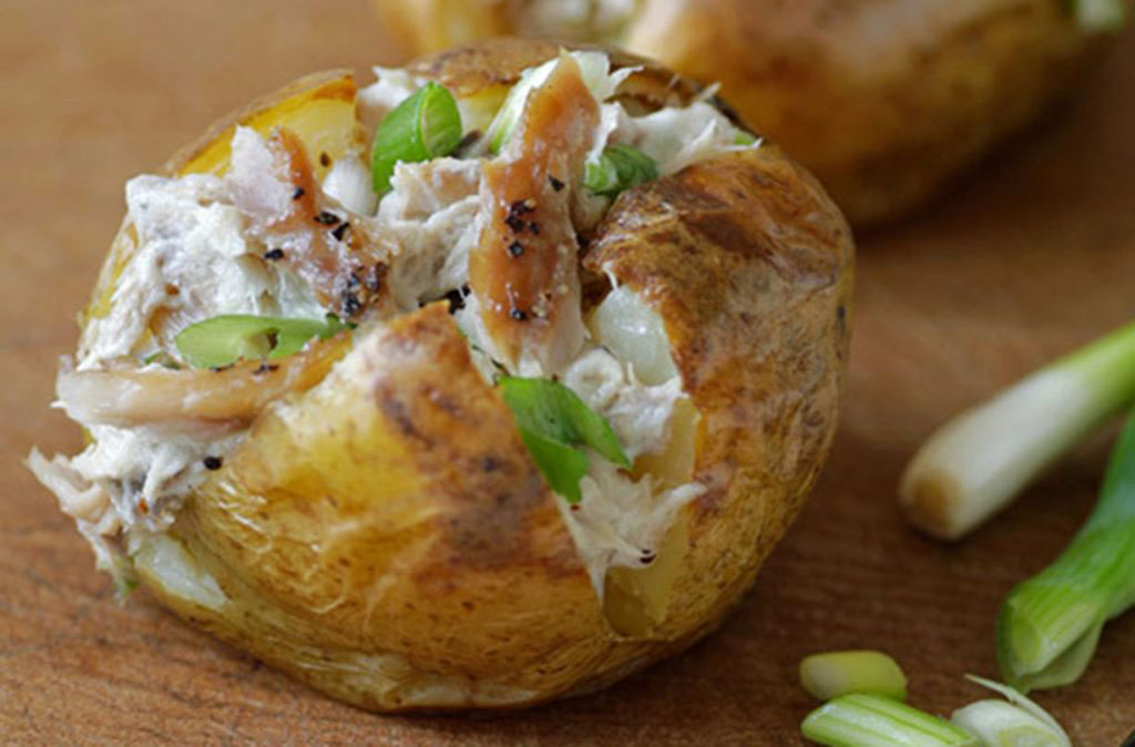 Healthy lunch ideas, Smoked mackerel and spring onion jacket