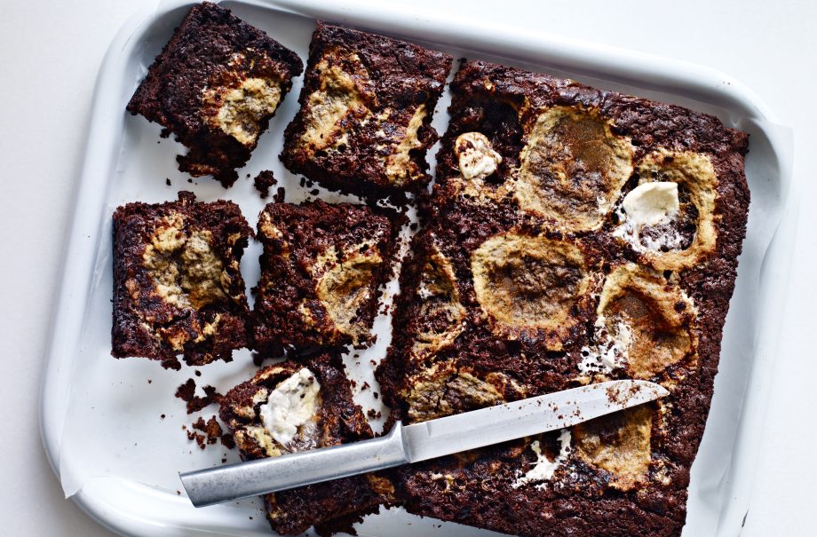 Sticky marshmallow and chocolate tray bake