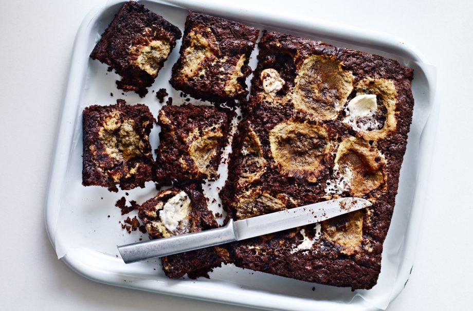 Sticky marshmallow and chocolate tray bake
