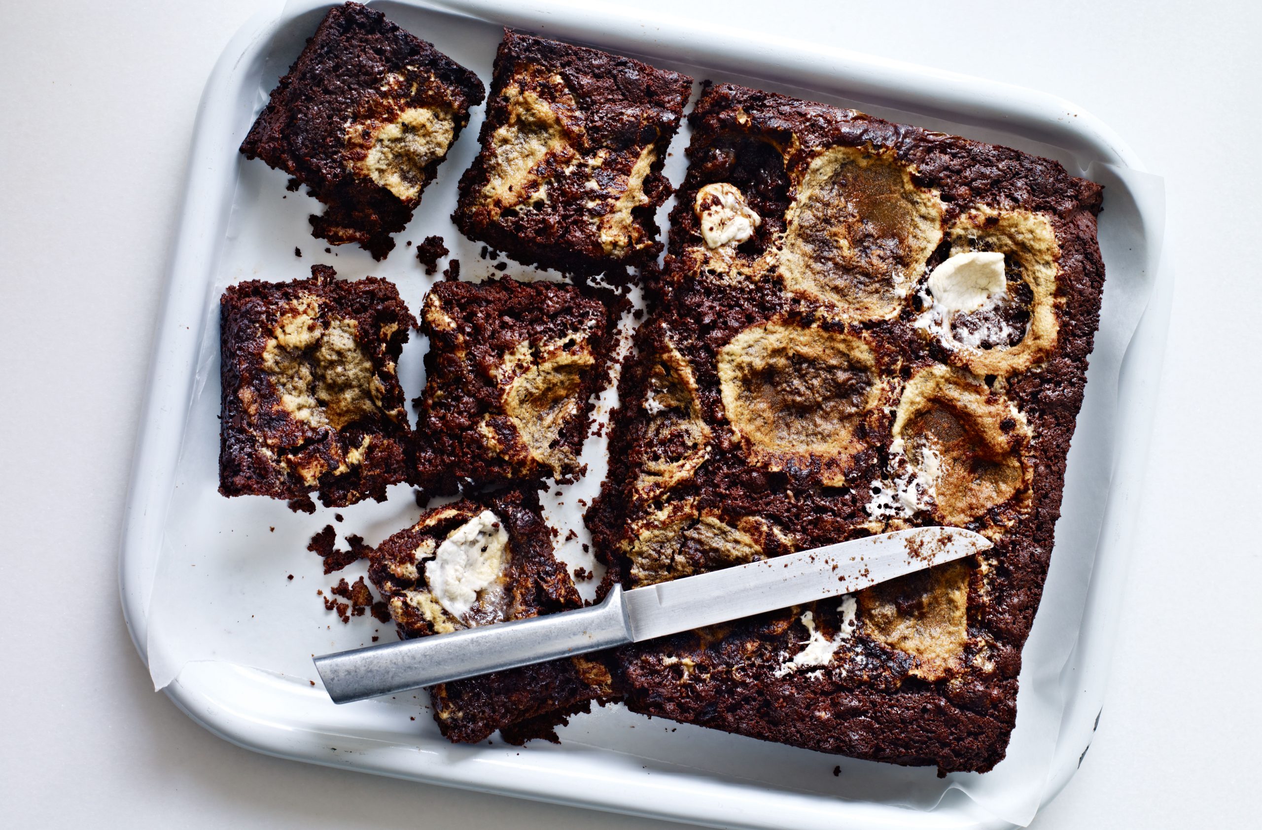 Sticky marshmallow and chocolate tray bake