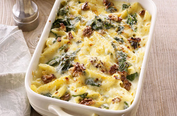 Cheese, spinach and walnut pasta