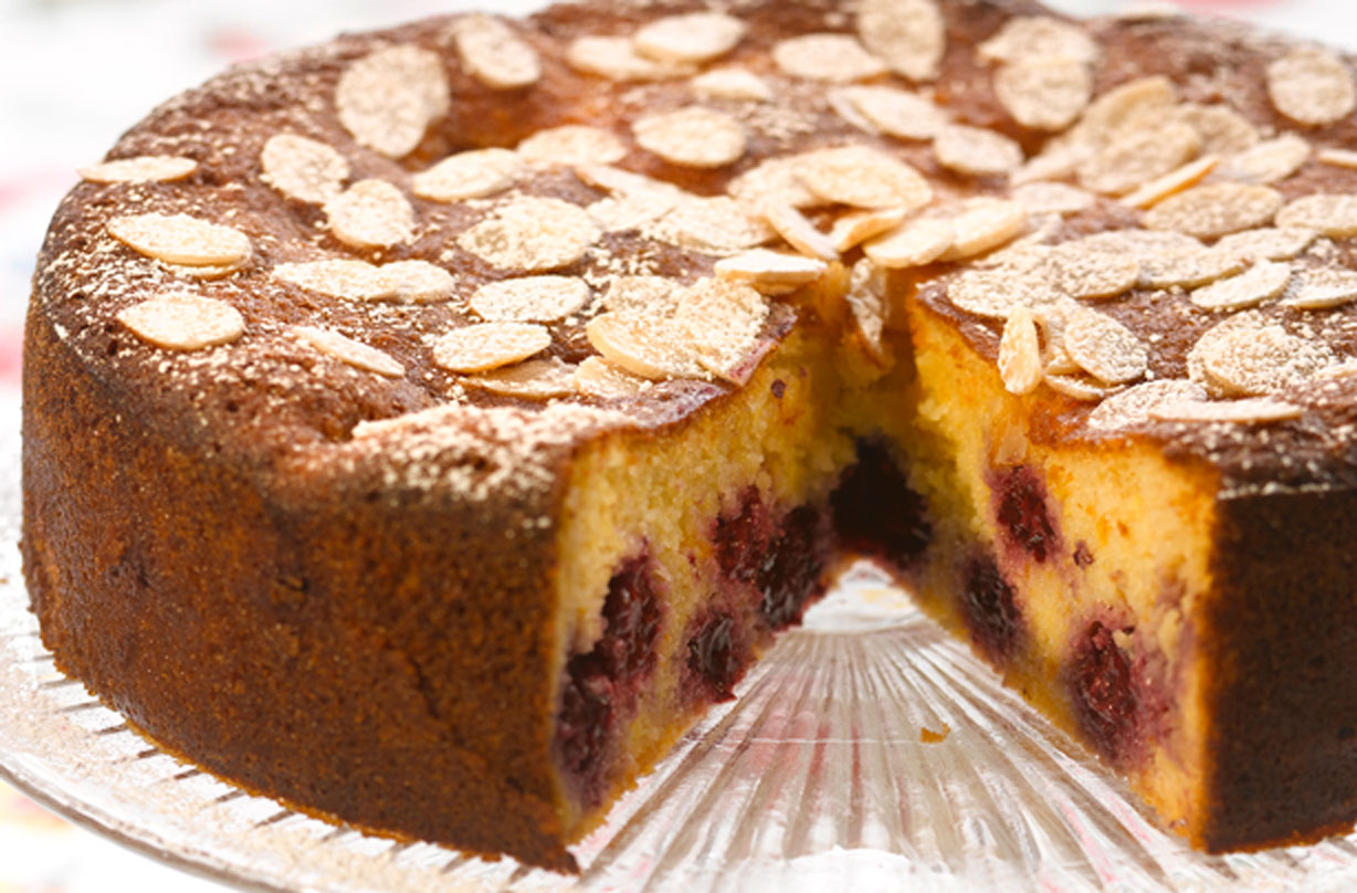 Blackberry bakewell cake