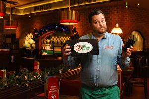Frankie and Benny's ban phones