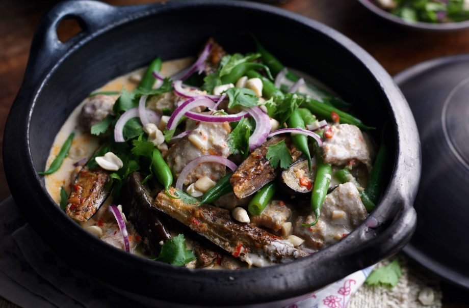 Thai chicken curry with aubergine and green beans