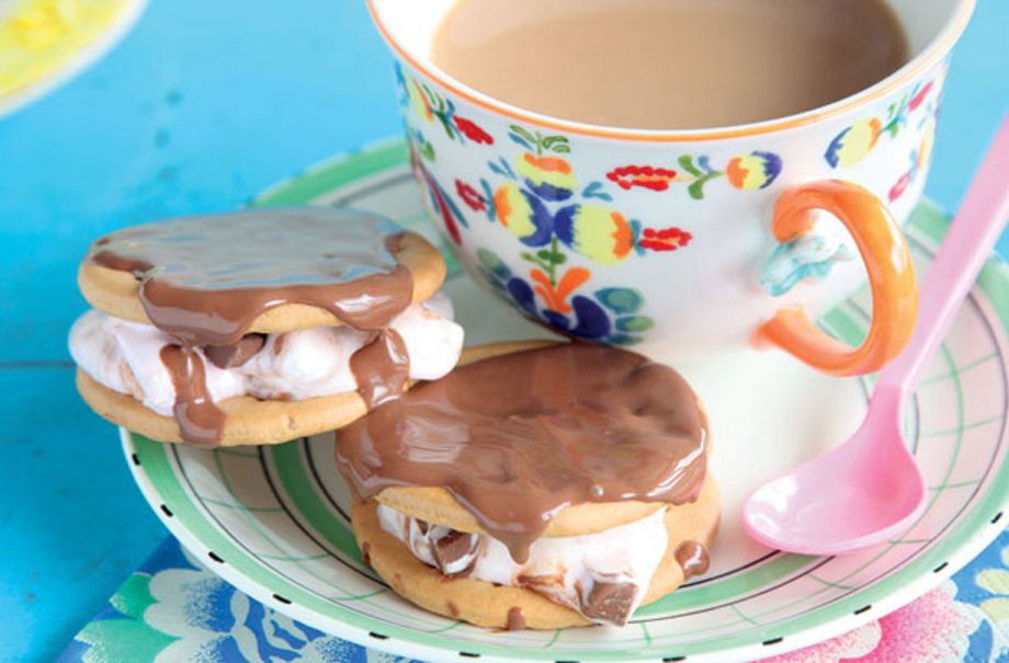 Chocolate marshmallow sandwich