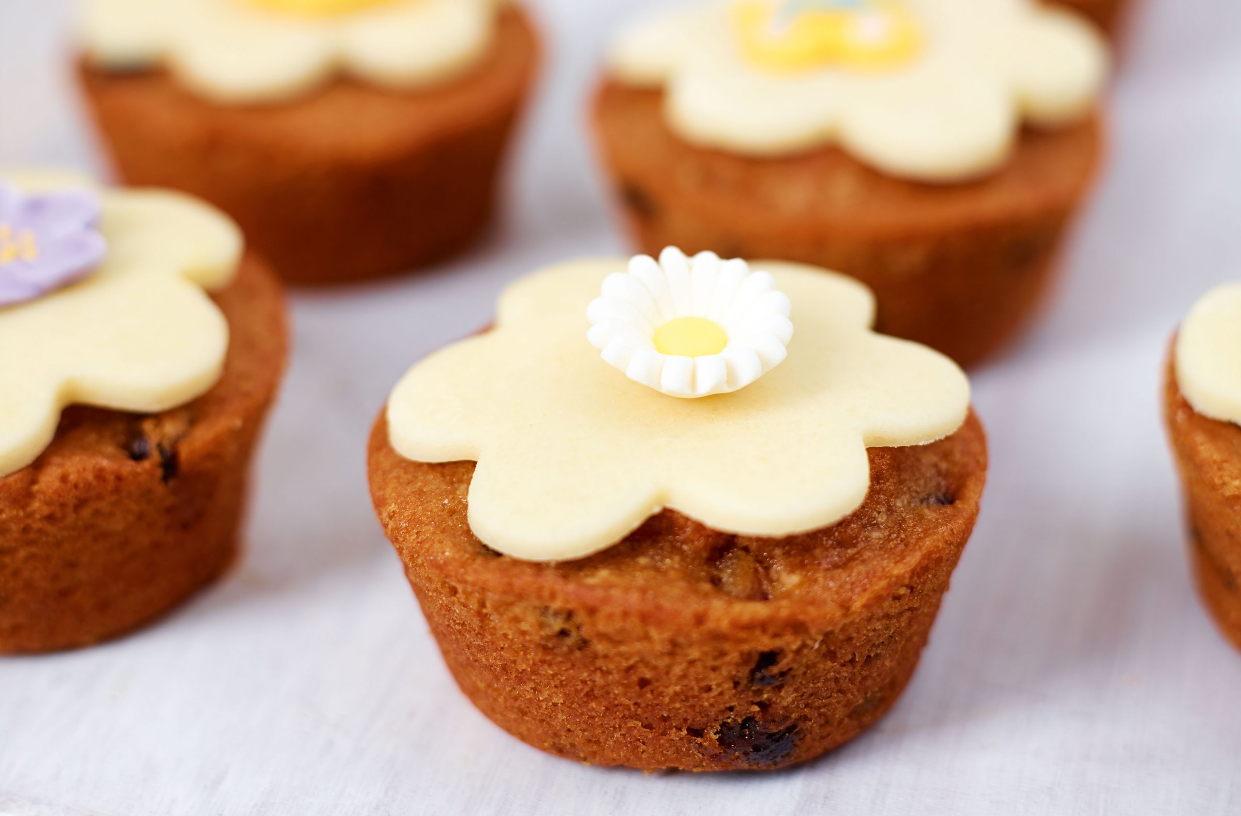 Simnel cake buns