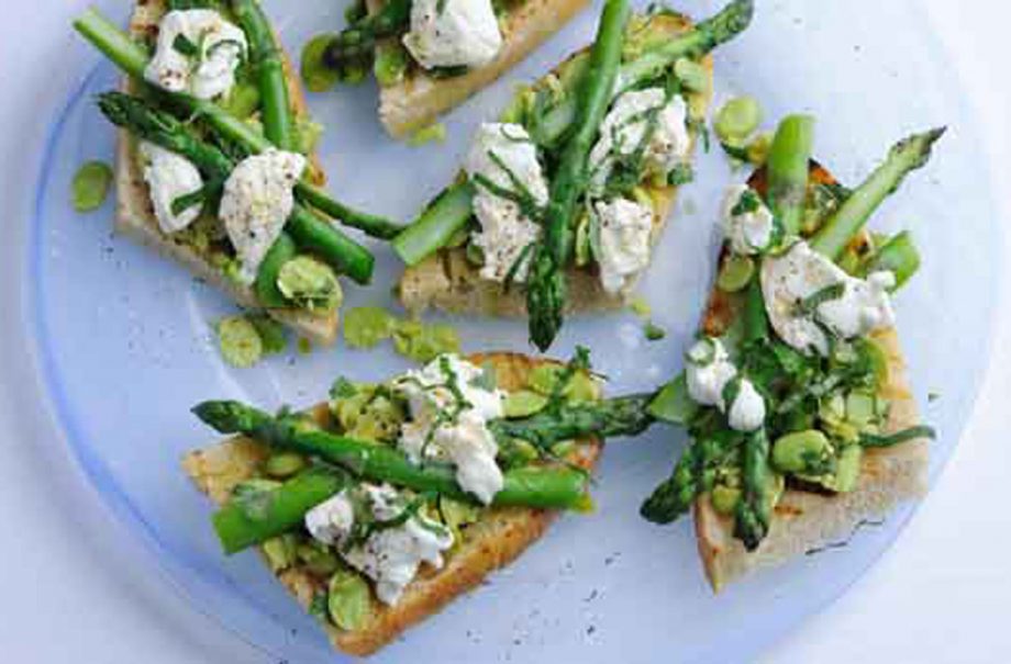 Asparagus, broad bean, and mozzarella bruschetta