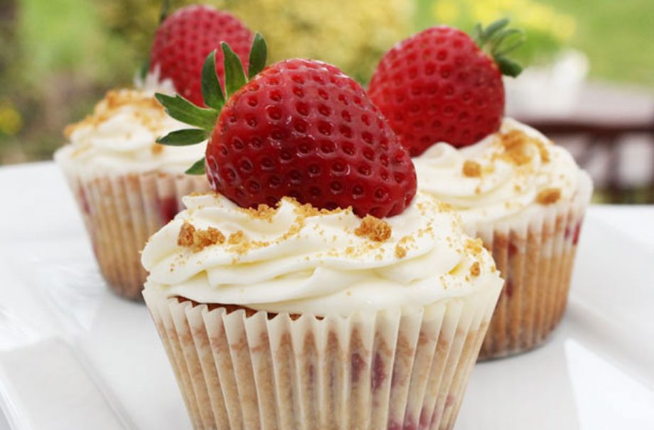 Strawberry cheesecake cupcakes