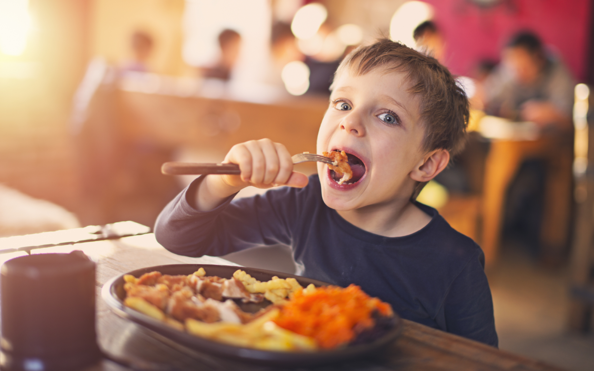 child eating dinner: daily sugar allowance