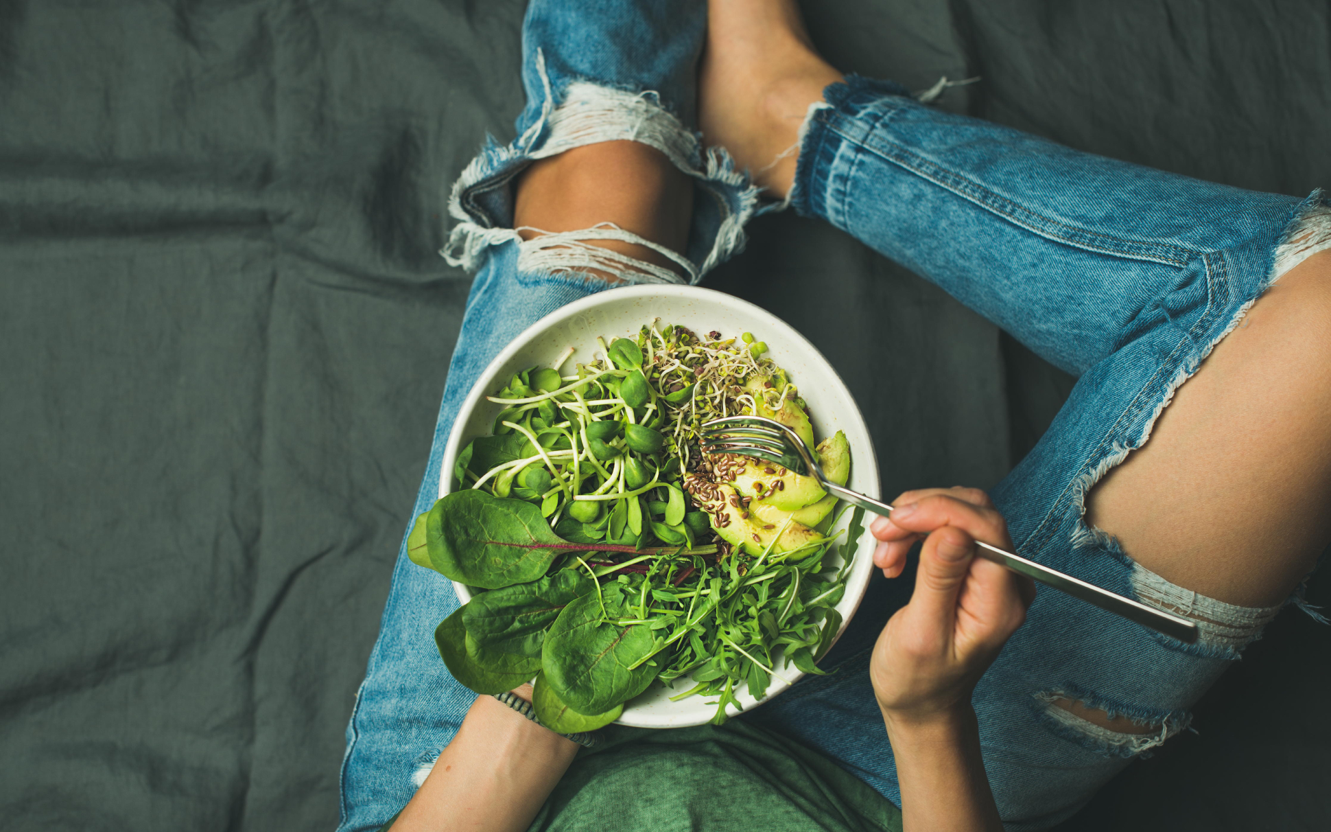 woman eating salad vegan