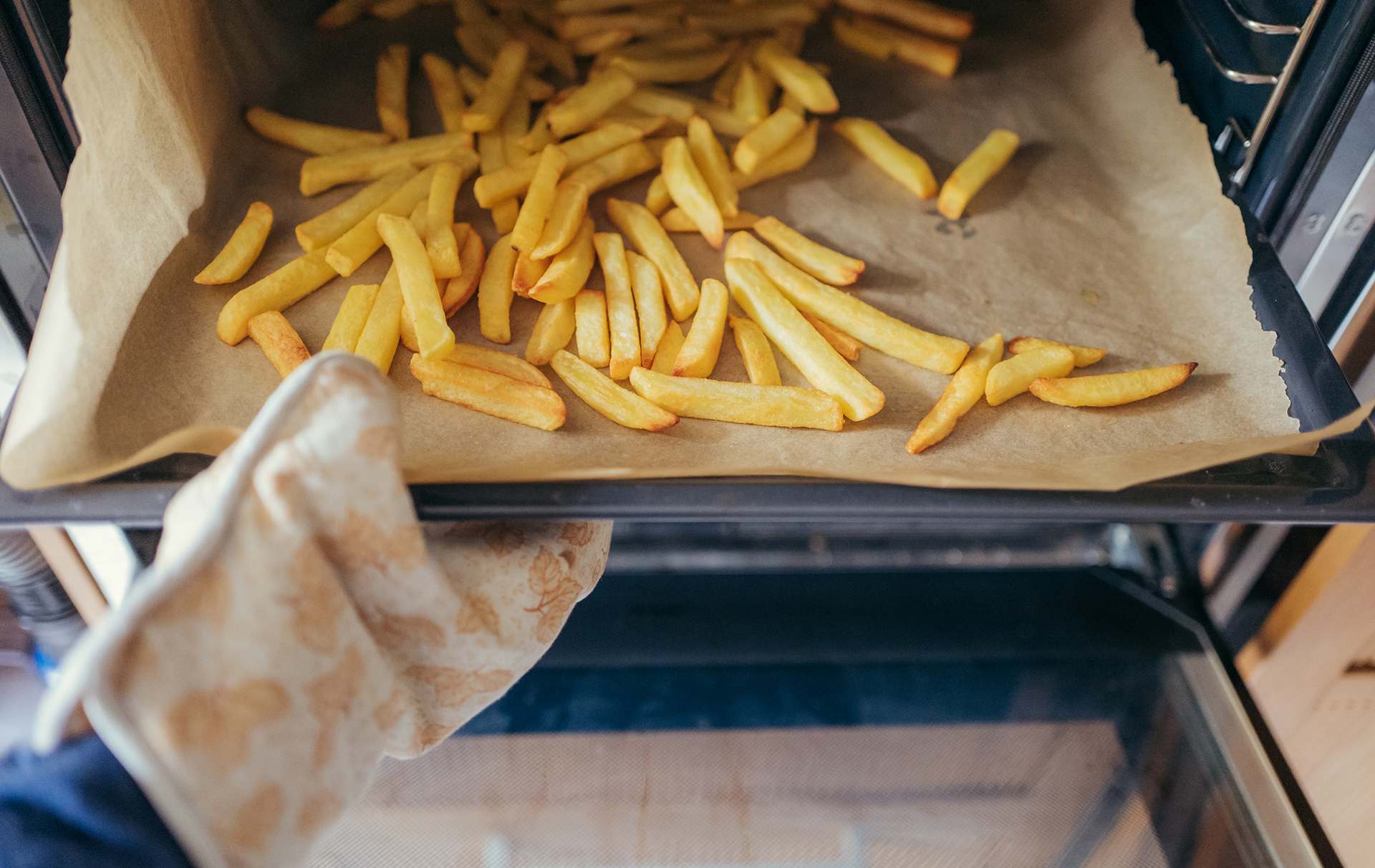 ASDA is selling bacon flavour oven chips and they look amazing