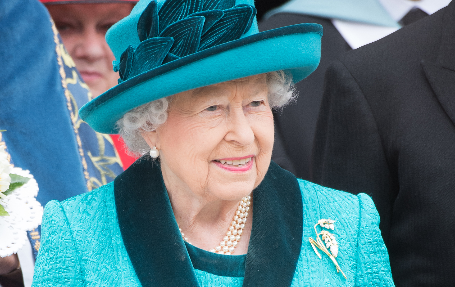 queen gift brooch royal baby sussex