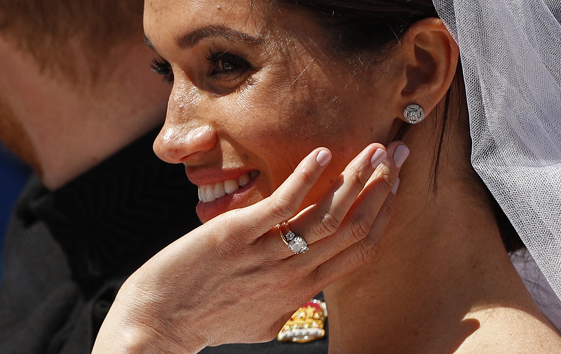 queen gift brooch royal baby sussex